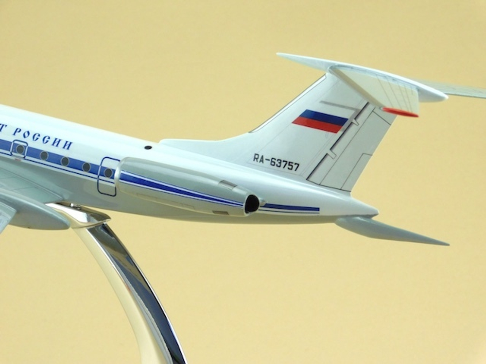 Модель самолета Ту-134А с антенной БУС (М1:100, Тихоокеанский флот России)