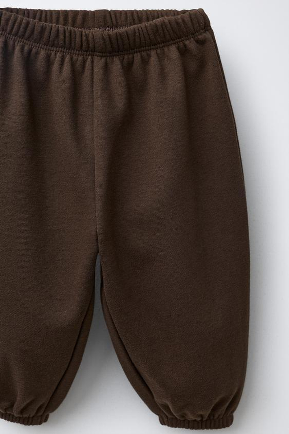 ZARA КОМПЛЕКТ ИЗ ТОЛСТОВКИ И БРЮК-ДЖОГГЕРОВ С ВЫШИВКОЙ В ВИДЕ МЕДВЕДЯ, ТЕМНО-КОРИЧНЕВЫЙ