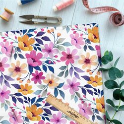 Ткань мембрана яркие жёлтые и розовые ромашки на белом фоне