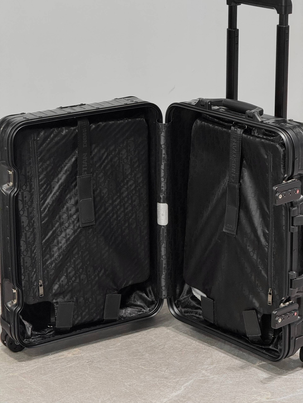 Дорожный чемодан Rimowa