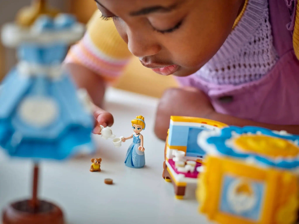 Конструктор LEGO Disney 43266 Платье Золушки