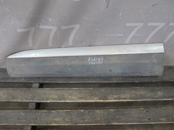 Накладка двери передняя Audi Q7 (4M)  Б/У Оригинал 4m0853959