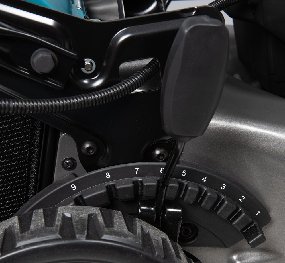 Коса аккум. XGT 40vMAX, 1кВт, велорук, трим.голов., d-43см, М10xLH, (BL4040F; DC40RA) Makita UR006GM102