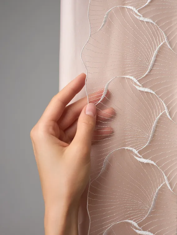 05-160 Вышивка на неэл. сетке 24 см, бежевый 775 /айвори 004