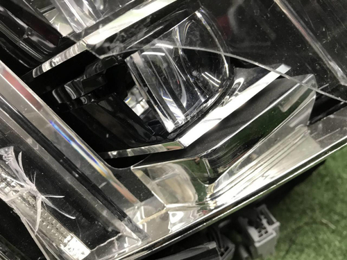 Битая Фара правая Cadillac Escalade 4 (14-20) LED