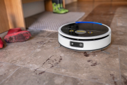 Pобот-пылесос для влажной уборки с роликовой щеткой RVF 7