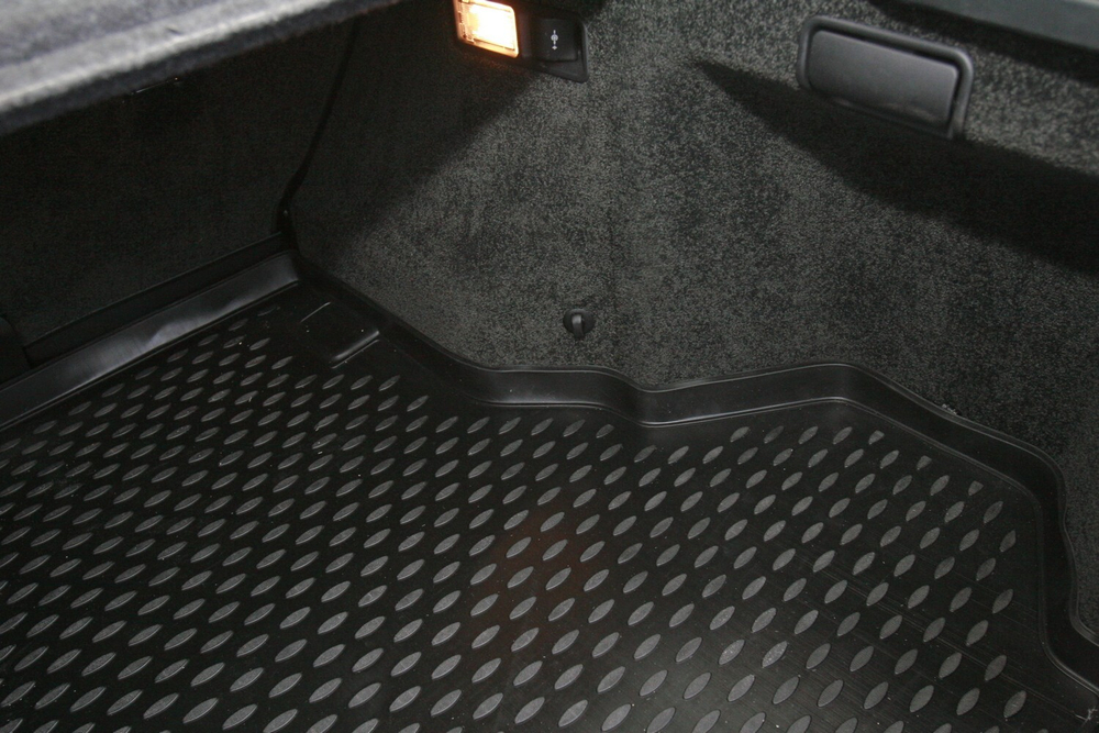 Коврик в багажник для LAND ROVER Range Rover III, 2001-2012, внедорожник (полиуретан) арт.NLC.28.04.B13