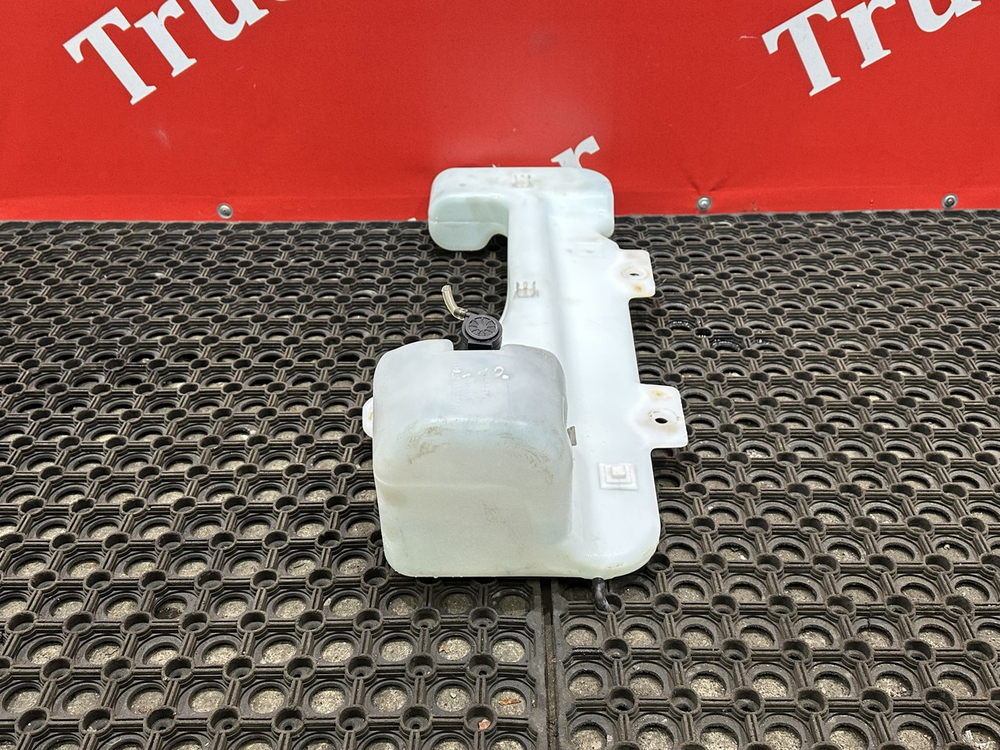 Бачок омывателя лобового стекла 2023г.