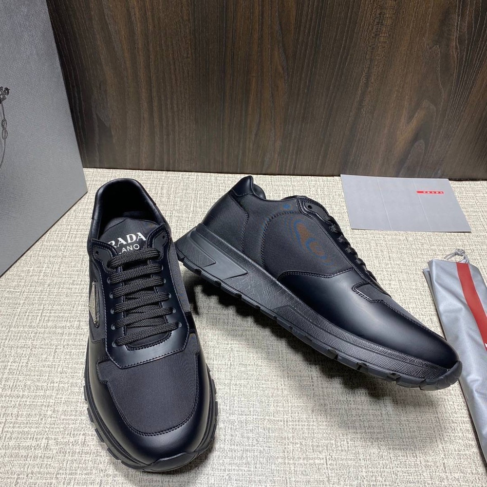 Кроссовки Prada