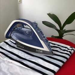 Утюг Tefal UltraGliss Plus FV6824E0