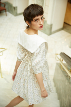 Платье мини с манишкой