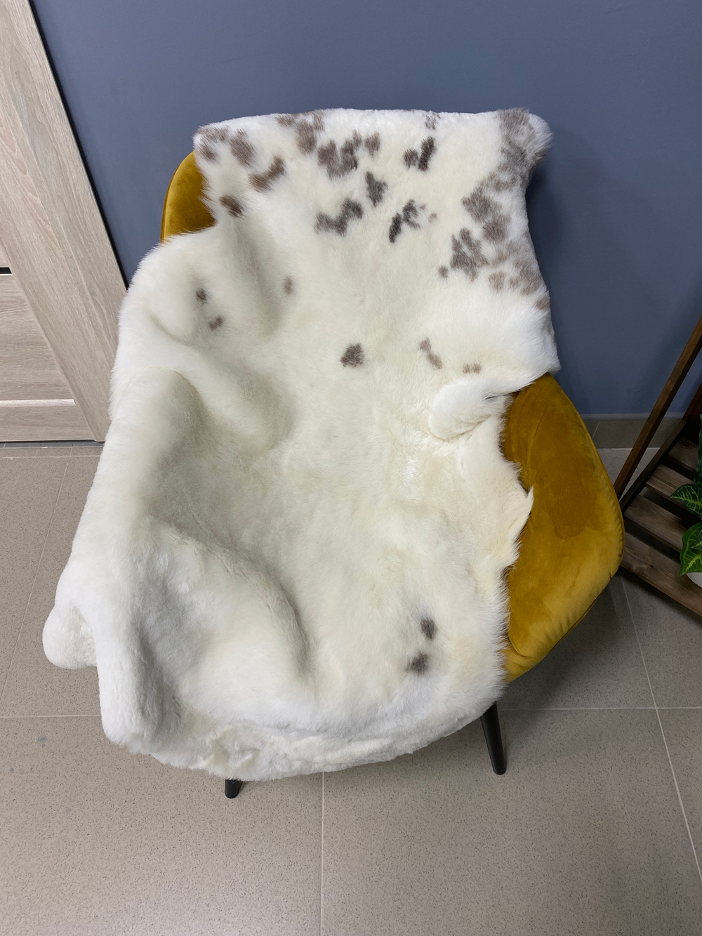 Шкура коврик меховой прикроватный овчина, 110х60 см.