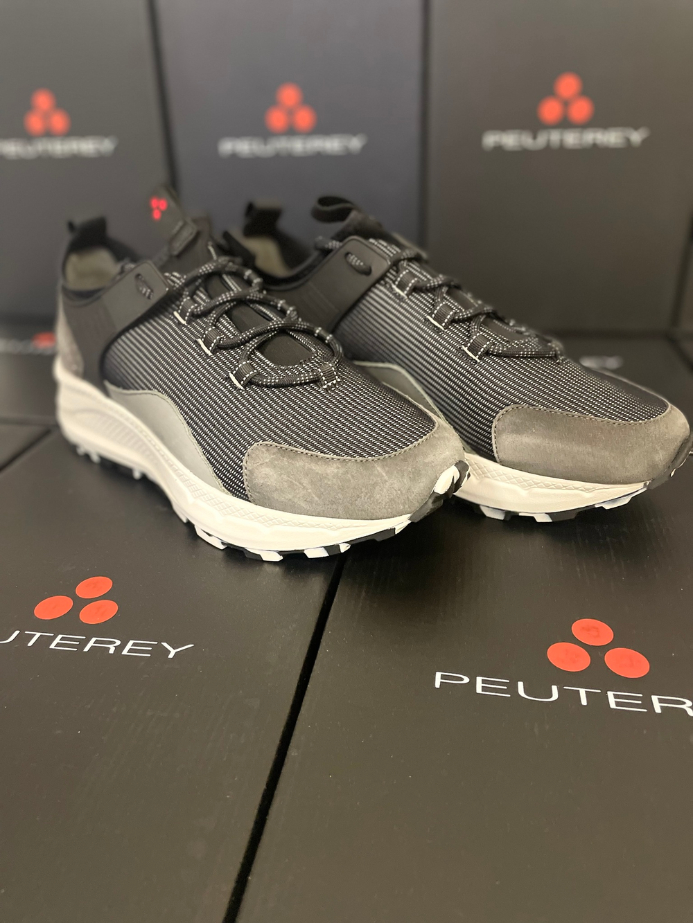 КРОССОВКИ PEUTEREY