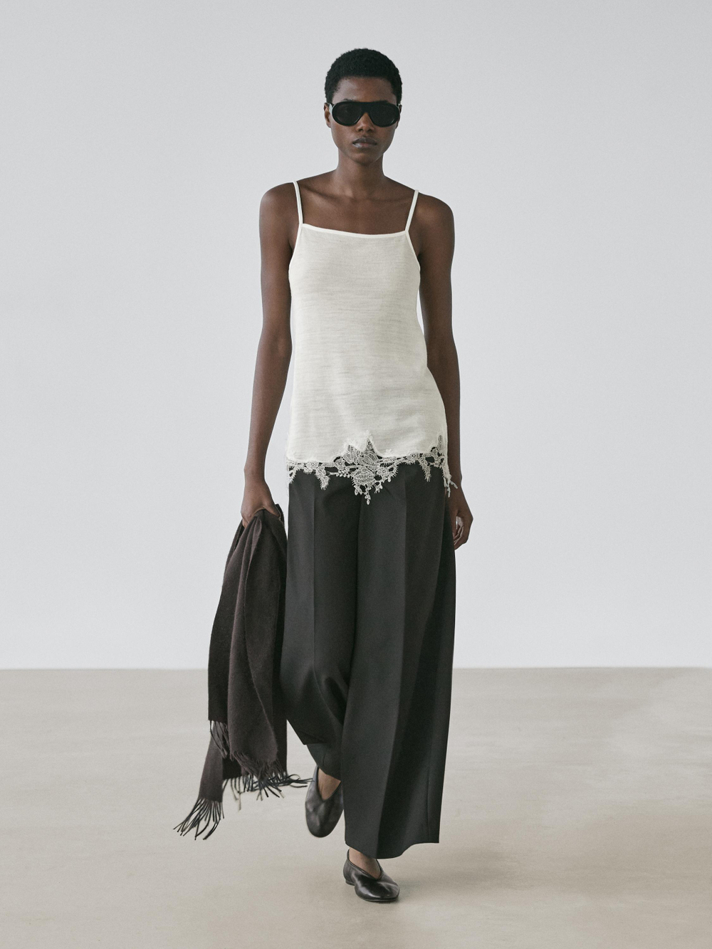 Massimo Dutti Топ в бельевом стиле с кружевом, натуральный/кремовый