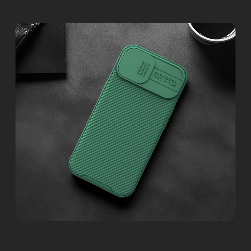 Чехол зеленого цвета (Deep Green) от Nillkin c поддержкой MagSafe для iPhone 15, с защитной шторкой камеры, серия CamShield Pro Magnetic