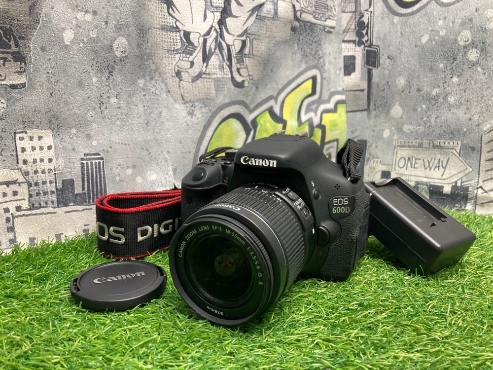Canon 600D kit 18-55mm 3.5-5.6 IS II 7.800 кадров