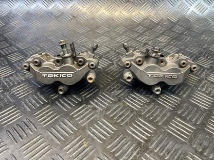 Суппорты переднего тормоза Suzuki GSR400 (GK7DA)