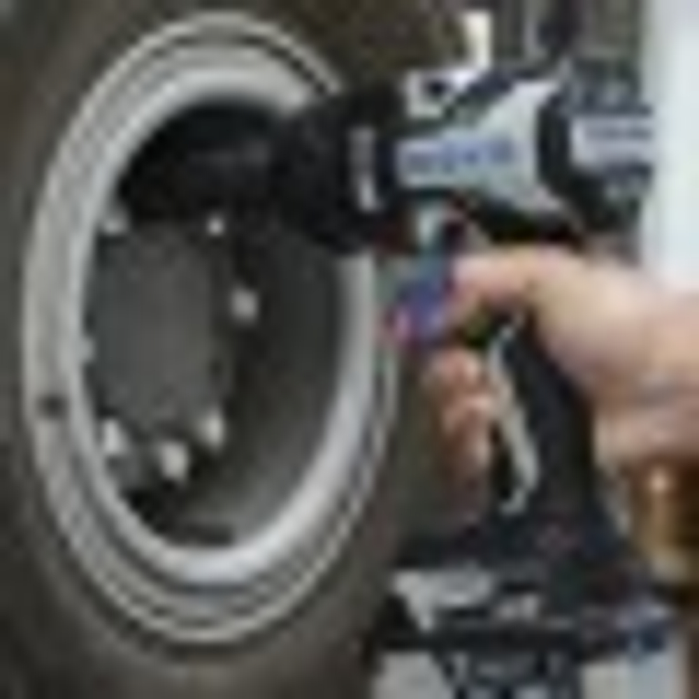 Гайковерт аккумуляторный DEKO DKIS20FU-Li бесщеточный 20В, 2*5.0 Ач, 850 Нм, в кейсе 063-4433