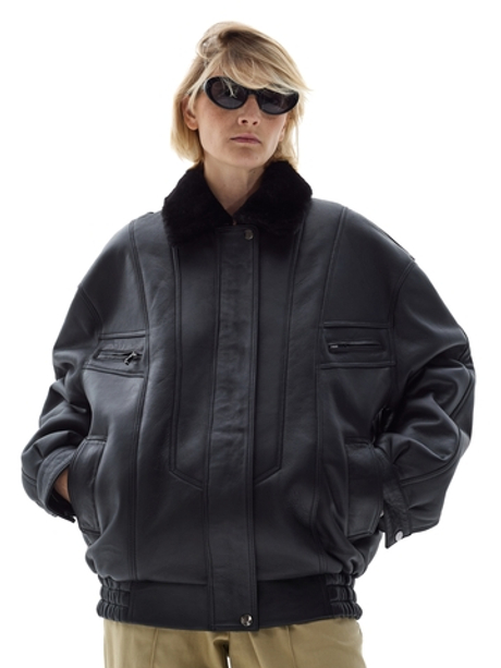 Черная кожаная оверсайз дубленка с отложным воротником