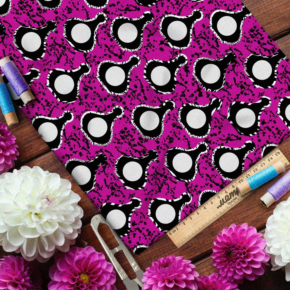 Ткань мембрана чёрно0белые кегли на розовом фоне