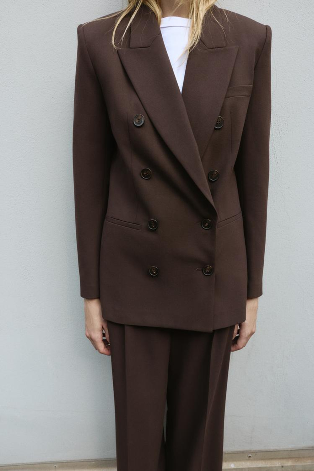 ZARA ДВУБОРТНЫЙ БЛЕЙЗЕР С ПОДПЛЕЧНИКАМИ, КОРИЧНЕВЫЙ