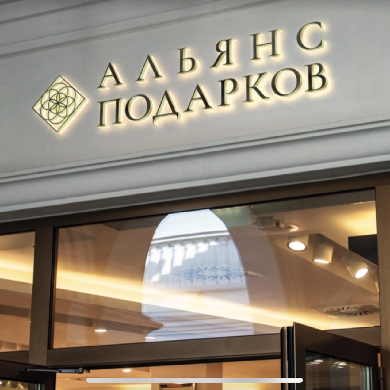 Купите шейный платок и получите возможность стать обладателем непревзойденного аксессуара.