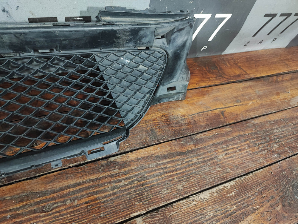 Решетка переднего бампера MB C-Class (W205) 18-23 Б/У Оригинал A2058852501