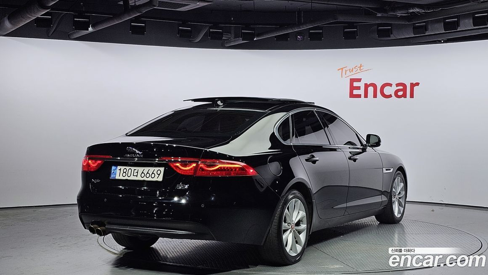Jaguar XF (X260) 20d Portfolio AWD (11.2019)