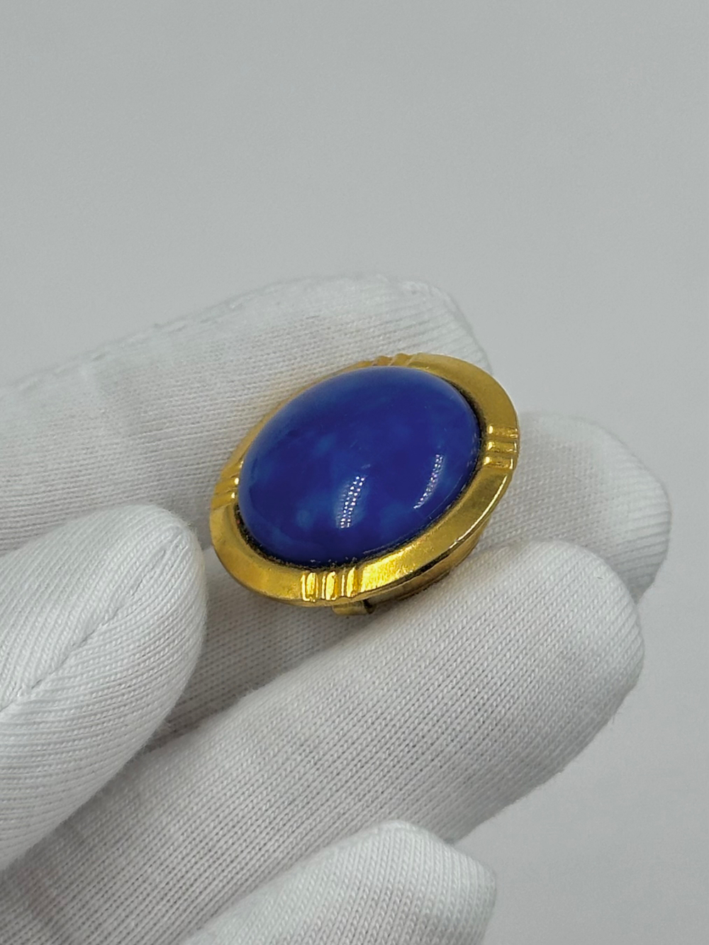 Накладка на пуговицу с синей вставкой