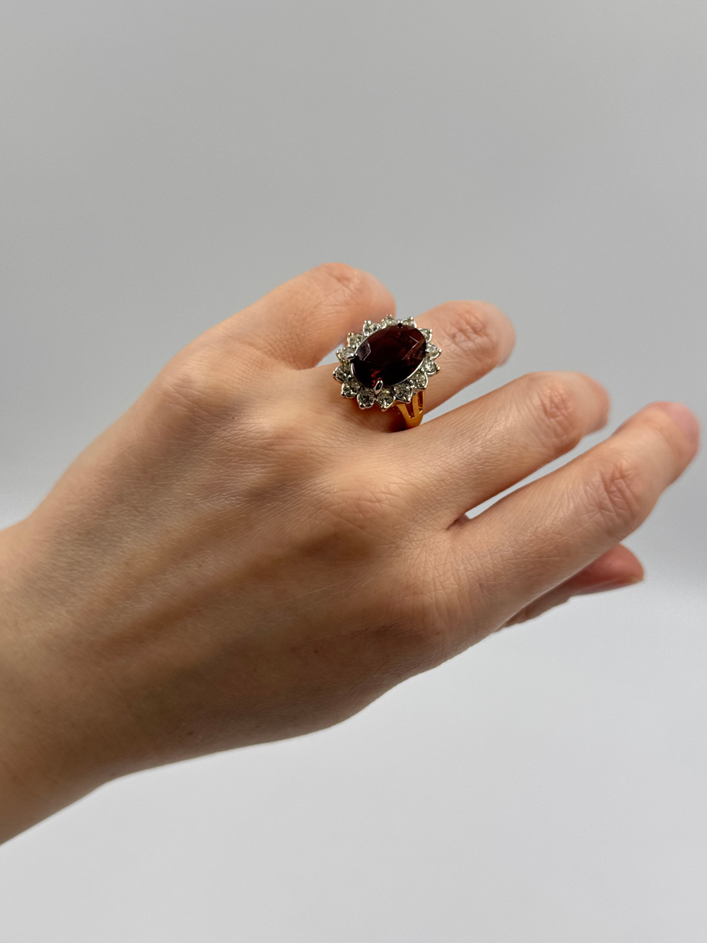 Кольцо с коричневым кристаллом