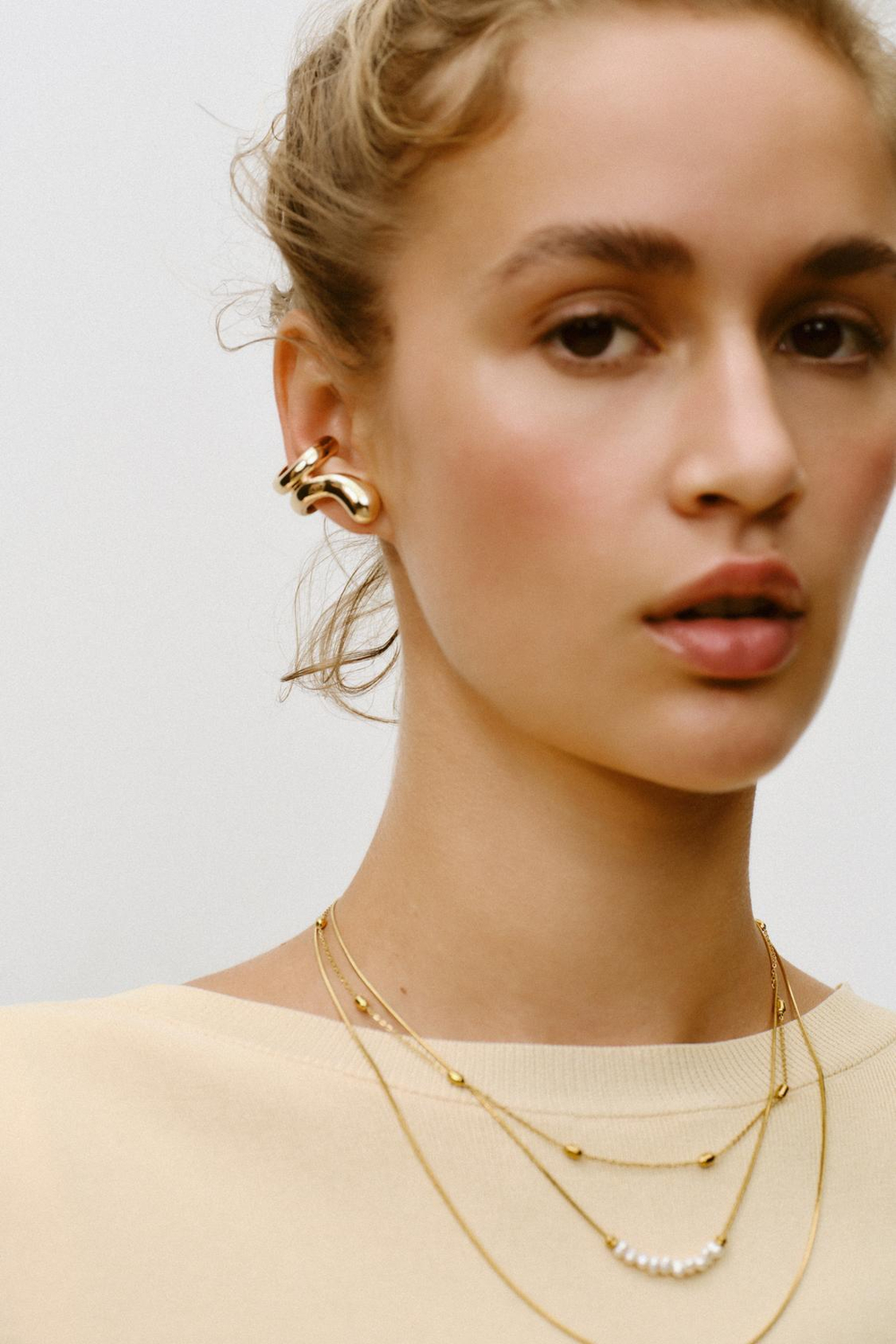 ZARA НАБОР ИЗ ДВУХ СЕРЕГ-КАФФОВ, ЗОЛОТИСТЫЙ