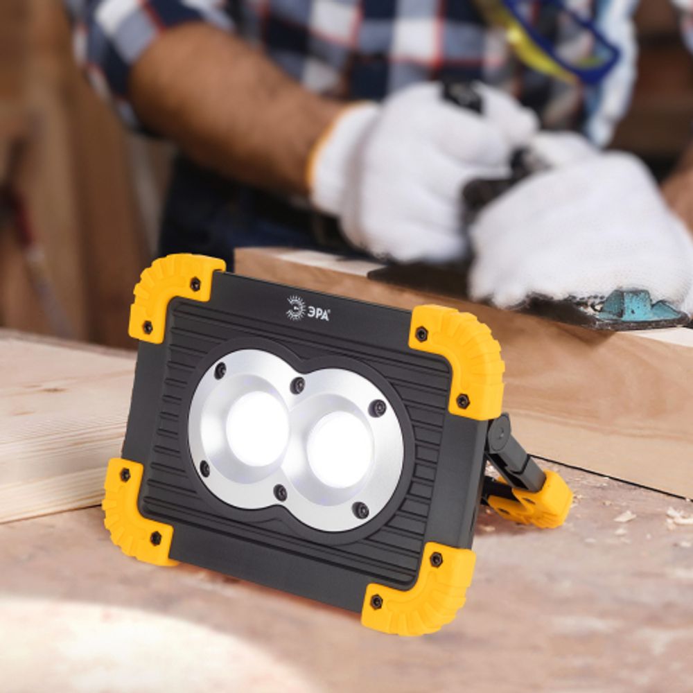 Светодиодный фонарь ЭРА Рабочие Практик PA-803 прожектор аккумуляторный на батарейках 10 Вт COB + 3 Вт LED, 4 режима