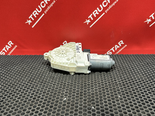 Моторчик стеклоподъемника правого