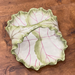 Тарелка в виде листа капусты