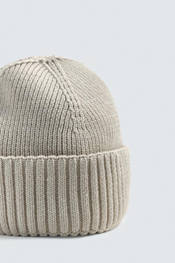 ZARA КОРОТКАЯ ТРИКОТАЖНАЯ ШАПКА, ЭКРЮ