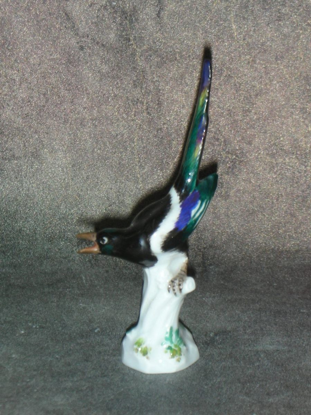 Статуэтка. Фарфор. Птица Сорока. Meissen. Германия