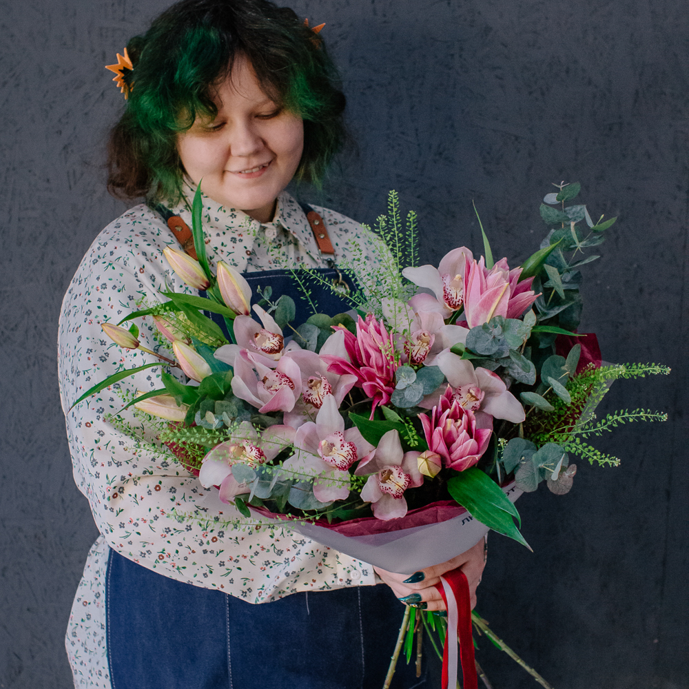 173. Стойкий ароматный букет с лилией и орхидеей