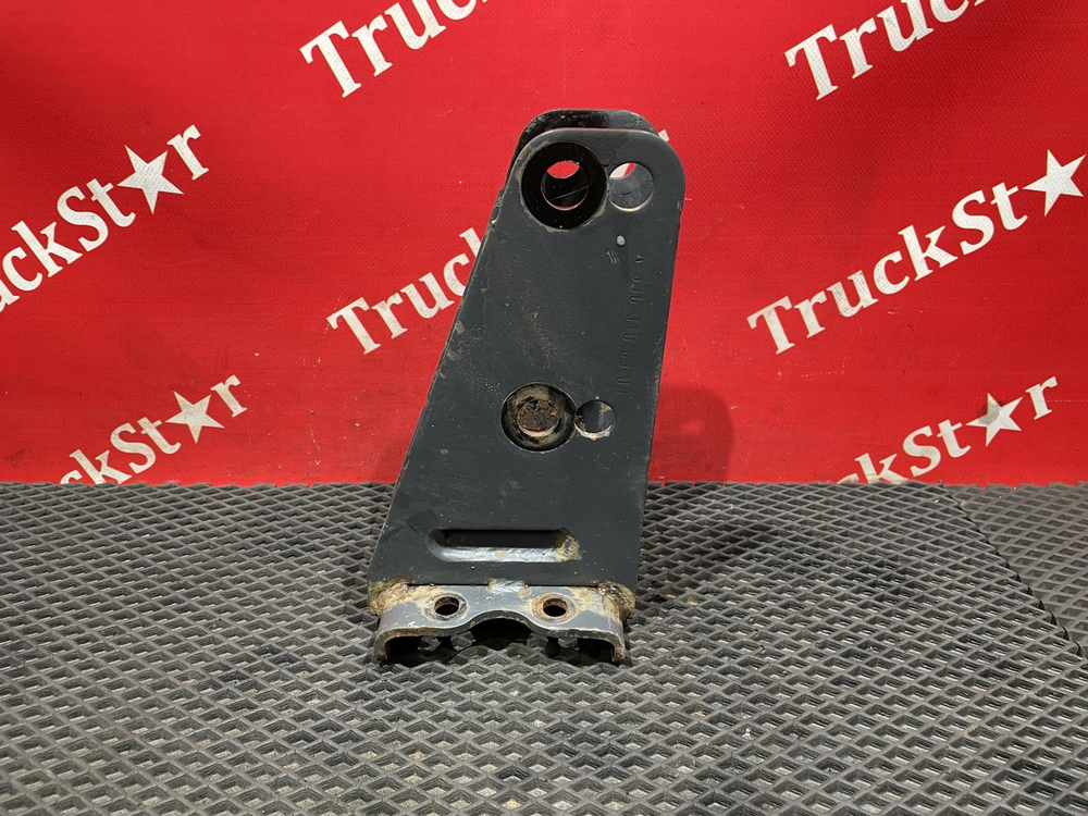 Кронштейн усилителя бампера правый 2018г.