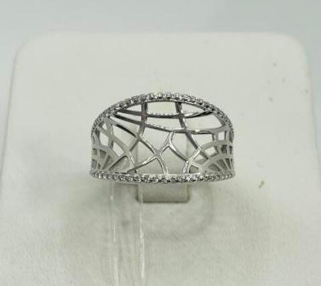 Кольцо из серебра с фианитами