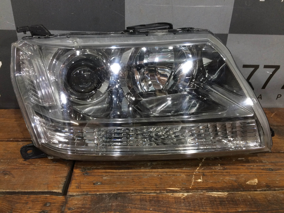 Фара правая галоген Suzuki Grand Vitara 2 (JT) 05-15 Б/У Оригинал 3512065J12