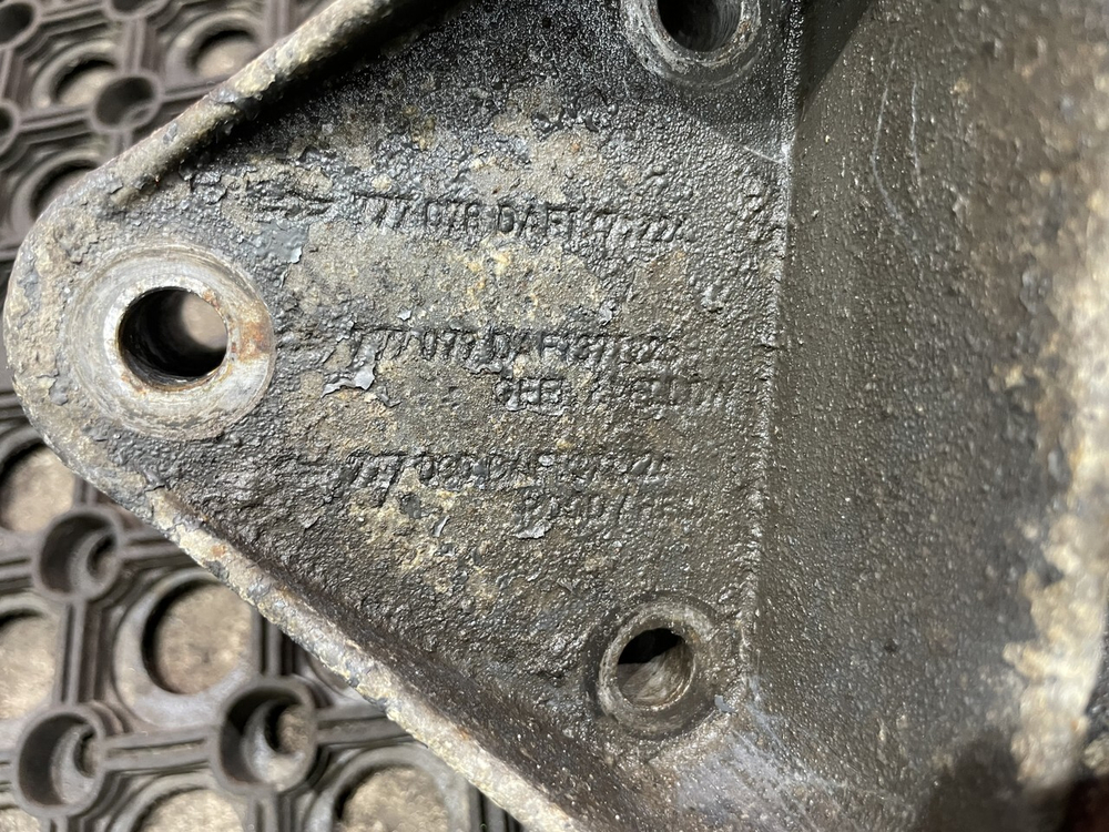 Кронштейн крыла заднего