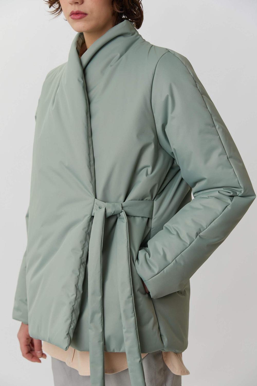 Зимняя куртка на запах из яблочной бархатистой мембраны