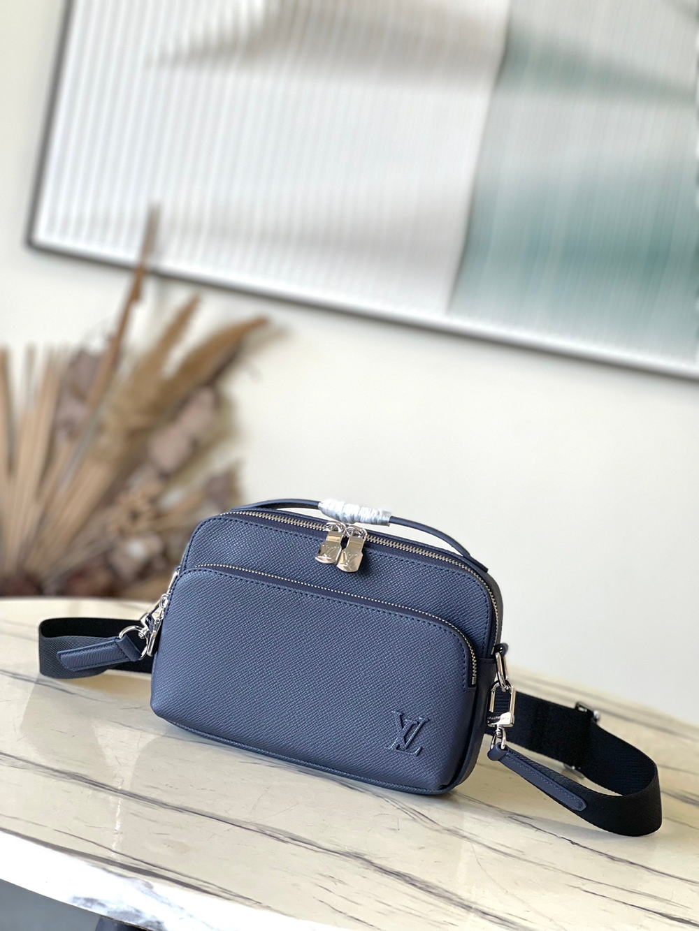 Louis Vuitton Avenue Messenger