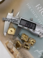 Пуговицы Скиап. квадратные в стразах с рельефом тела матовое золото