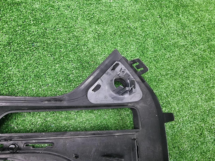 Накладка ПТФ левая BMW X1 F48 (2019-2022)