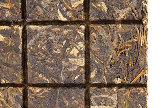 Шэн пуэр 2020 г. с чайных деревьев «Любовь» 90 г.