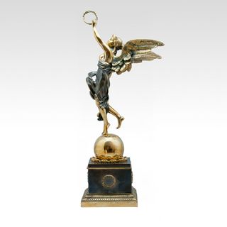 Скульптура "Ангел восхваляющий" (на камне)