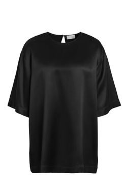 Базовая белая футболка, базовая футболка, белая футболка, базовая черная футболка, черная футболка, струящаяся футболка, оверсайз футболка, удлиненная футболка, шелковая футболка, стильная футболка, комфортная футболка, легкая футболка, модная футболка, практичная футболка, свободная футболка, женская домашняя одежда, соблазнительная домашняя одежда, домашняя одежда из шелка, универсальная футболка, элегантная футболка, расслабленная футболка, шикарная футболка, черная футболка, черная футболка оверсайз, женская футболка черная.