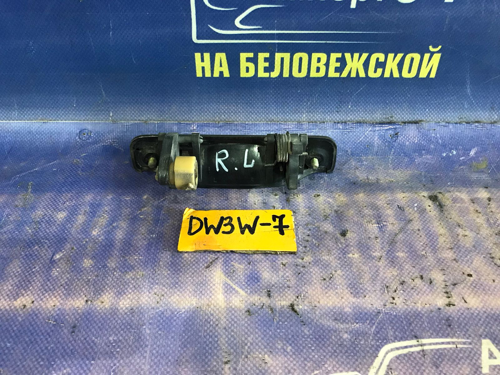 Ручка двери задней левой внешняя MAZDA DEMIO 1998