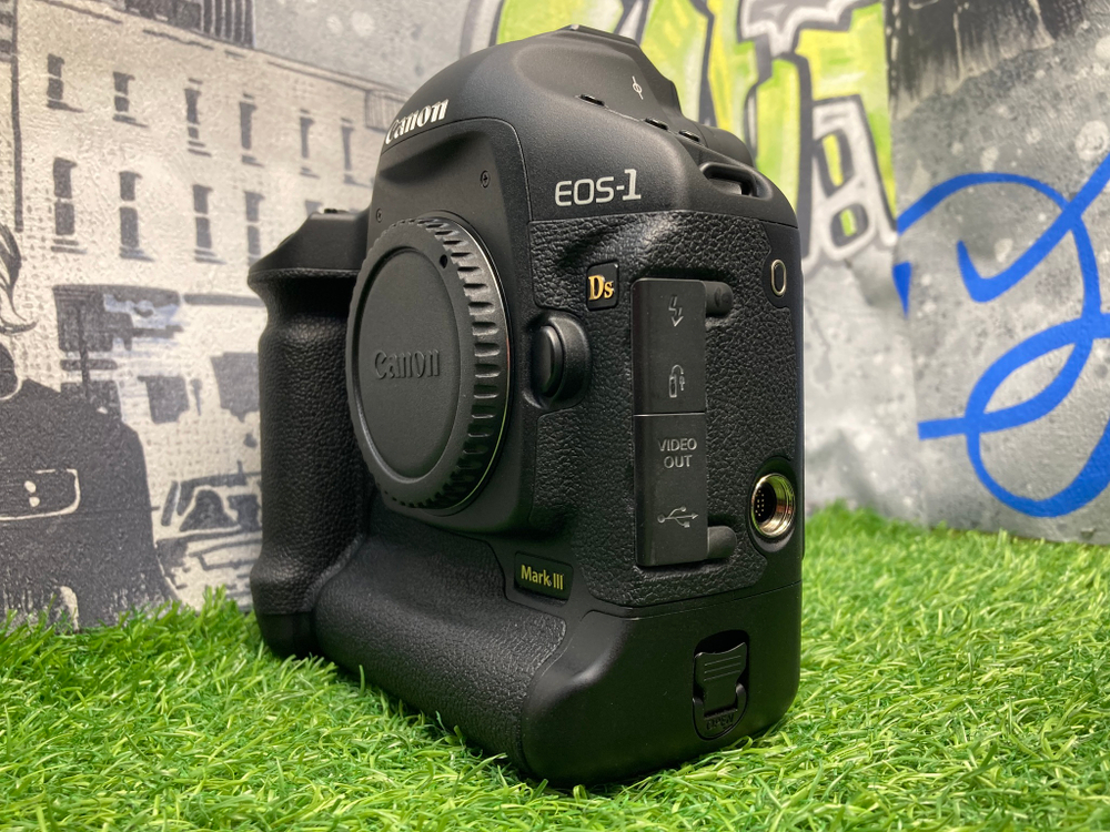 Canon EOS 1DS Mark III  300 кадров